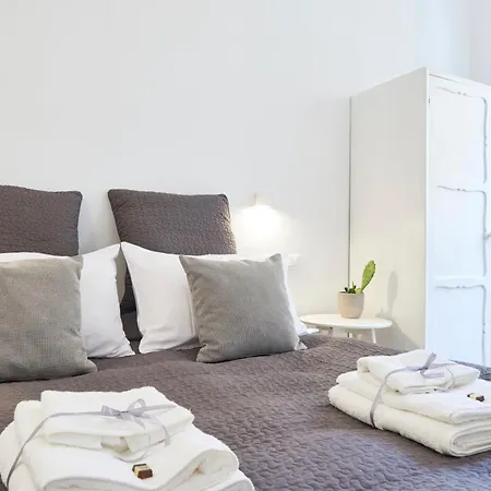 Urban Chic, Terre Marine Apartment *